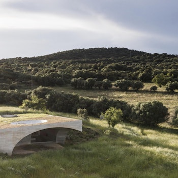 HOUSE IN MONSARAZ in Alentejo, Portugal - by Aires Mateus at ARKITOK - Photo #8 
