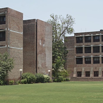 INDIAN INSTITUTE OF MANAGEMENT in Ahmedabad, India - by Louis I. Kahn at ARKITOK - Photo #10 