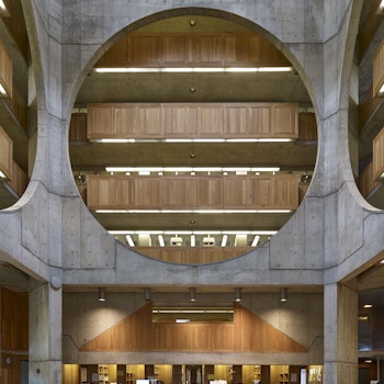 PHILLIPS EXETER ACADEMY LIBRARY in Exeter, United States - by Louis I. Kahn at ARKITOK - Photo #6 