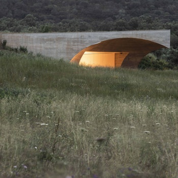 HOUSE IN MONSARAZ in Alentejo, Portugal - by Aires Mateus at ARKITOK - Photo #2 