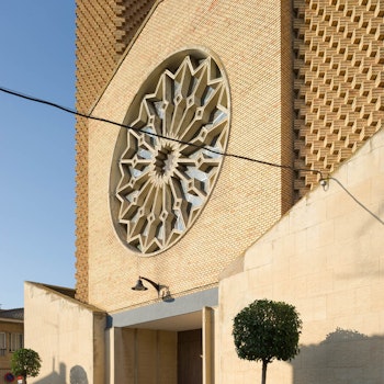 SAN MIGUEL ARCÁNGEL CHURCH in Cadreita, Spain - by Francisco Javier Sáenz de Oiza at ARKITOK - Photo #2 