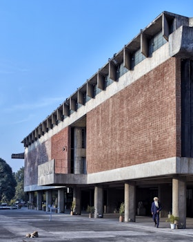 MUSEUM AND ART GALLERY IN CHANDIGARH in Chandigarh, India - by Le Corbusier at ARKITOK