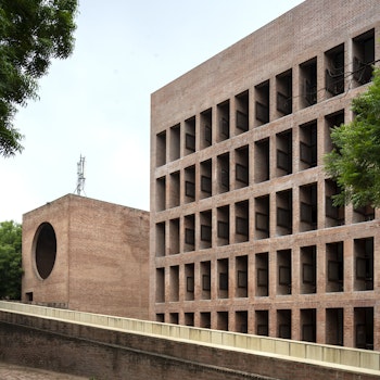 INDIAN INSTITUTE OF MANAGEMENT in Ahmedabad, India - by Louis I. Kahn at ARKITOK - Photo #5 