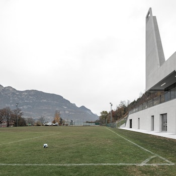 FIELDHOUSE in Egna, Italy - by ModUsArchitects at ARKITOK - Photo #5 
