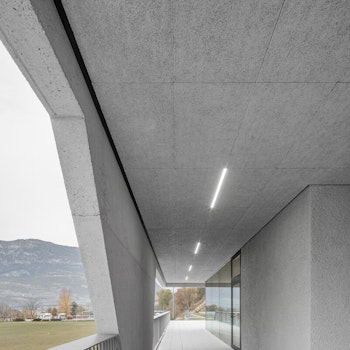 FIELDHOUSE in Egna, Italy - by ModUsArchitects at ARKITOK - Photo #11 