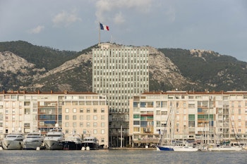 FRONTAL DU PORT DE TOULON in Toulon, France - by Jean de Mailly at ARKITOK
