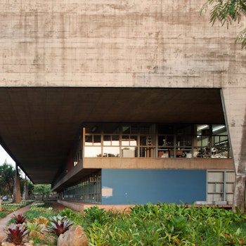 ARCHITECTURE AND URBANISM SCHOOL in São Paulo, Brazil - by João Batista Vilanova Artigas at ARKITOK - Photo #2 