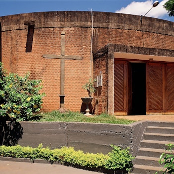 ESPIRITO SANTO DO CERRADO CHURCH in Uberlândia, Brazil - by Lina Bo Bardi at ARKITOK - Photo #4 