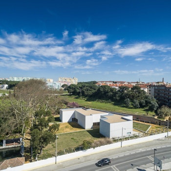 MANUEL CARGALEIRO ARTS OFFICE in Arrentela, Portugal - by Álvaro Siza at ARKITOK - Photo #2 
