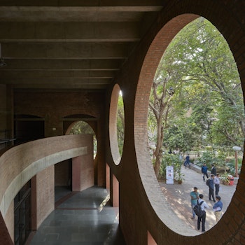 INDIAN INSTITUTE OF MANAGEMENT in Ahmedabad, India - by Louis I. Kahn at ARKITOK - Photo #1 