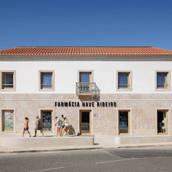 NR PHARMACY in Montelavar, Portugal - by ESQUISSOS – Arquitectura e Consultoria at ARKITOK - Photo #2 