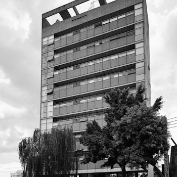 JARAGUÁ BUILDING in São Paulo, Brazil - by Paulo Mendes da Rocha at ARKITOK - Photo #4 
