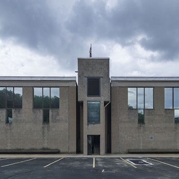 TRIBUNE REVIEW PUBLISHING COMPANY BUILDING in Greensburg, United States - by Louis I. Kahn at ARKITOK - Photo #1 