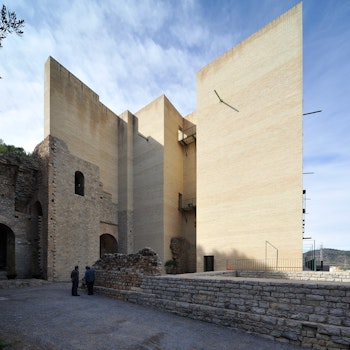 RESTORATION AND REHABILITATION OF THE ROMAN THEATRE in Sagunto, Spain - by Giorgio Grassi at ARKITOK - Photo #8 