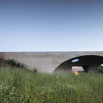 HOUSE IN MONSARAZ in Alentejo, Portugal - by Aires Mateus at ARKITOK - Photo #11 