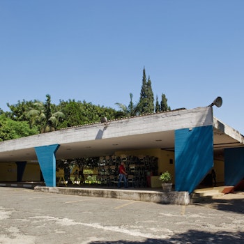 GUARULHOS HIGH SCHOOL in Guarulhos, Brazil - by João Batista Vilanova Artigas at ARKITOK - Photo #9 