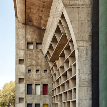 PALACE OF JUSTICE in Chandigarh, India - by Le Corbusier at ARKITOK - Photo #3 