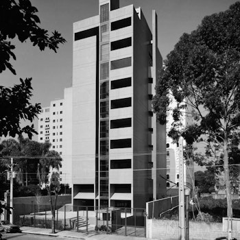ASPEN BUILDING in São Paulo, Brazil - by Paulo Mendes da Rocha at ARKITOK - Photo #2 