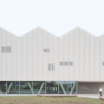 SPORTS CENTER FOR ÜBERLINGEN SCHOOL CAMPUS in Überlingen, Germany - by wulf architekten at ARKITOK - Photo #2 