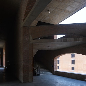 INDIAN INSTITUTE OF MANAGEMENT in Ahmedabad, India - by Louis I. Kahn at ARKITOK - Photo #14 
