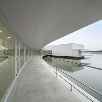 THE BUILDING ON THE WATER in Huai'an, China - by Álvaro Siza + Carlos Castanheira at ARKITOK - Photo #11 