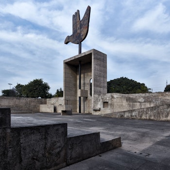 THE MONUMENT OF THE OPEN HAND in Chandigarh, India - by Le Corbusier at ARKITOK - Photo #4 
