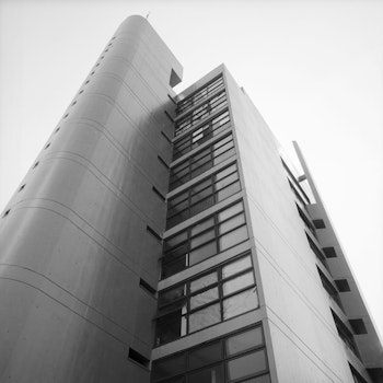 ASPEN BUILDING in São Paulo, Brazil - by Paulo Mendes da Rocha at ARKITOK - Photo #5 